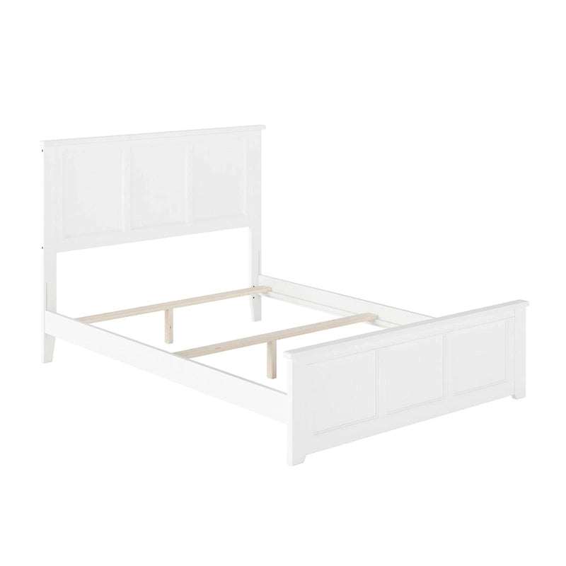 Lit plateforme blanc, format deux places, avec pied de lit assorti